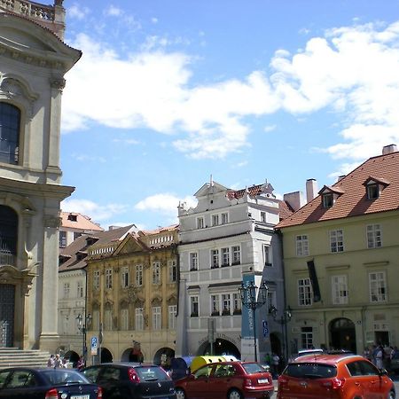 Little Town Budget Hotel Praha Bagian luar foto