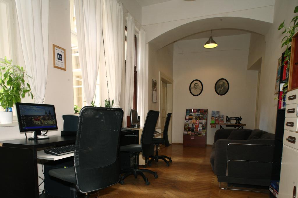 Little Town Budget Hotel Praha Ruang foto