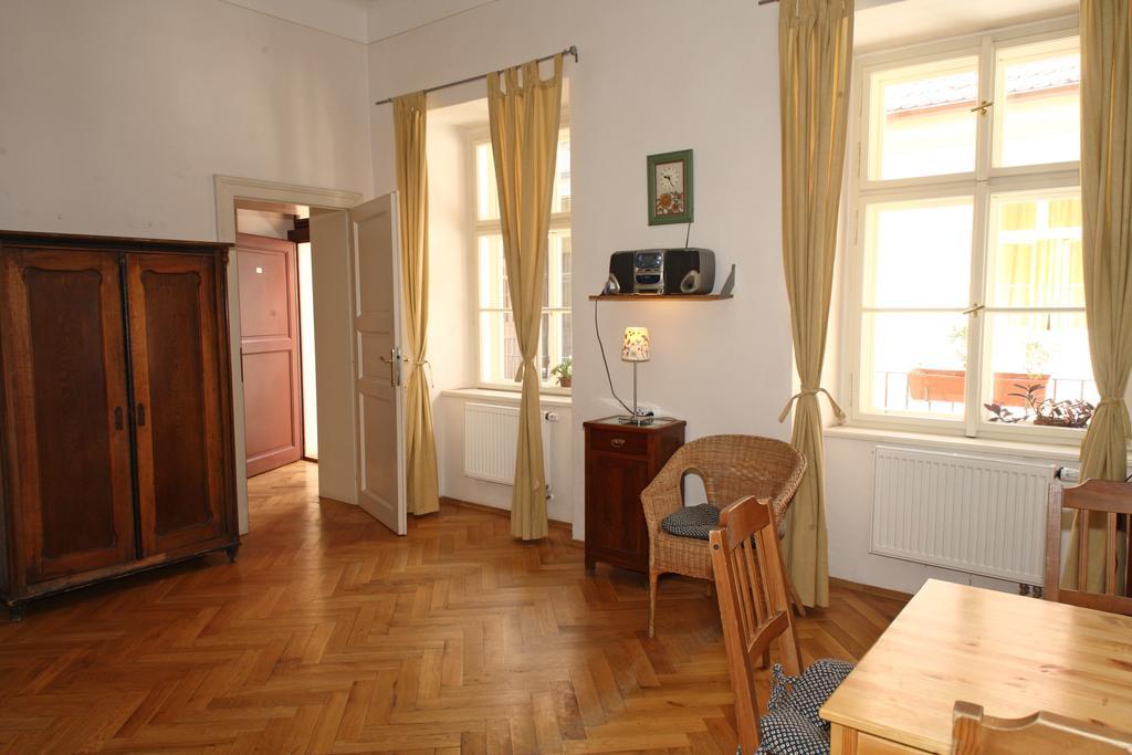 Little Town Budget Hotel Praha Ruang foto