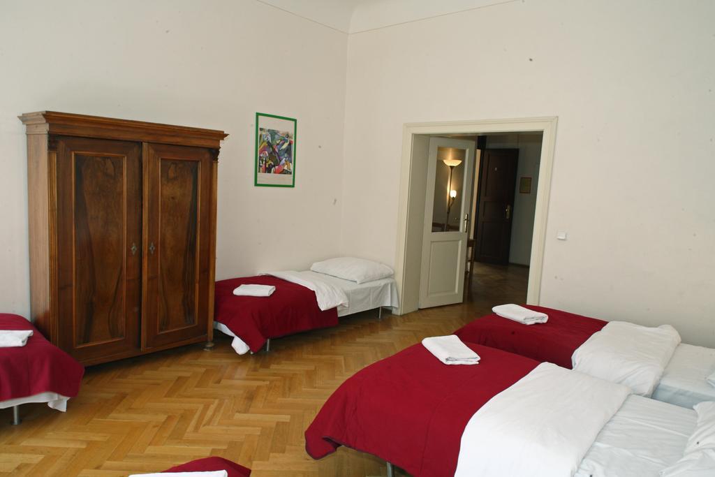 Little Town Budget Hotel Praha Ruang foto