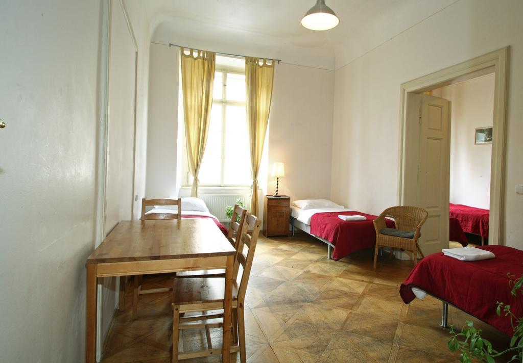 Little Town Budget Hotel Praha Ruang foto