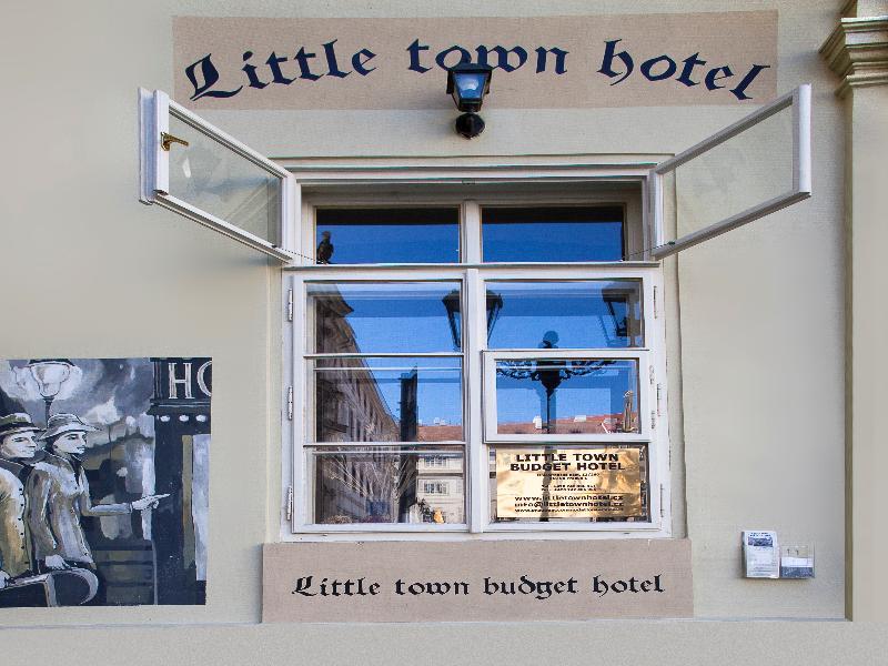 Little Town Budget Hotel Praha Bagian luar foto