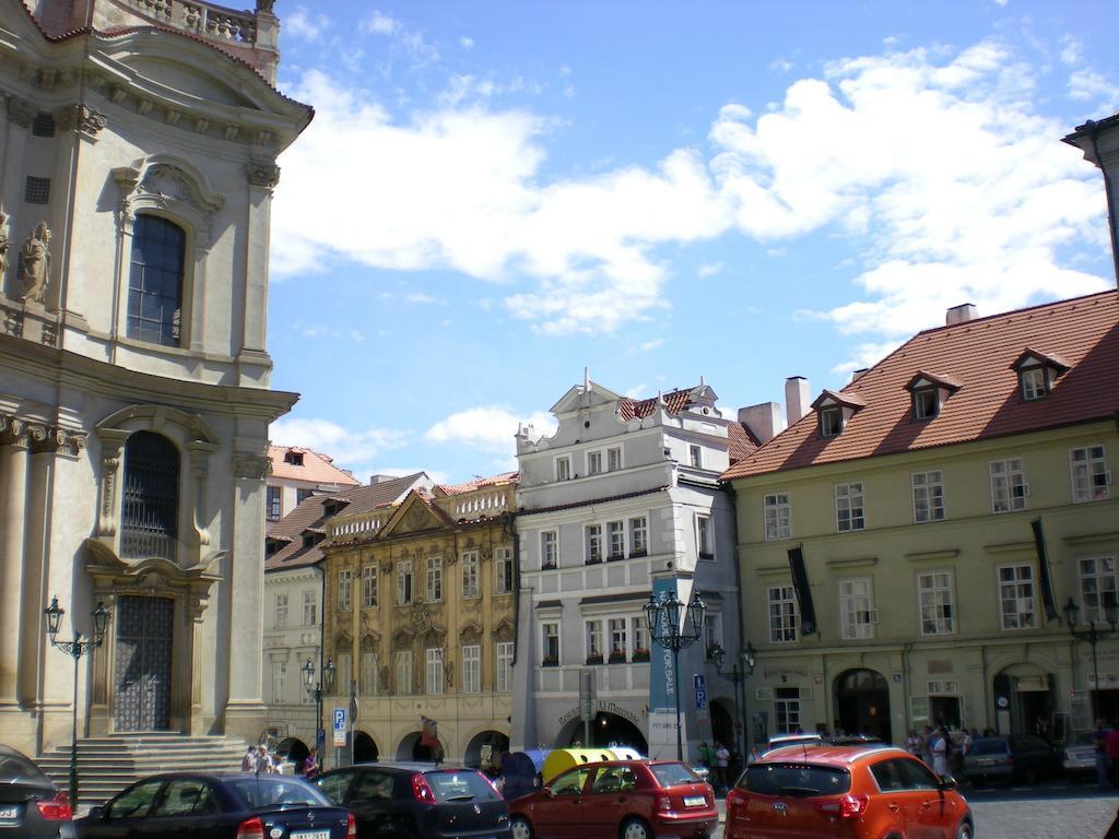 Little Town Budget Hotel Praha Bagian luar foto