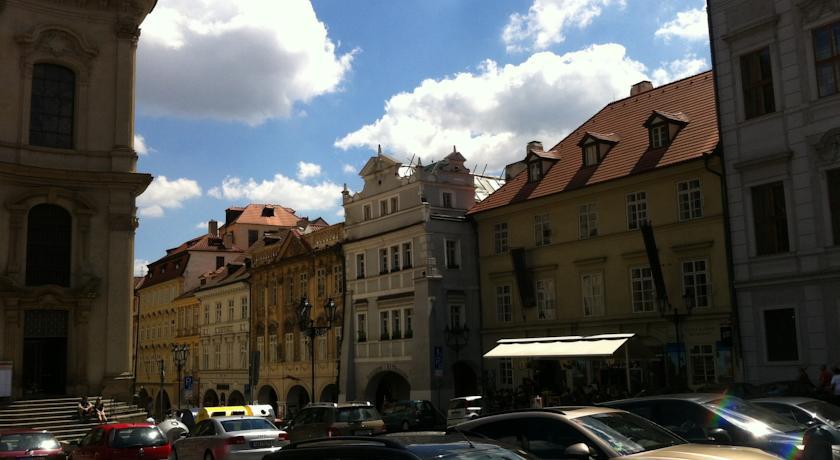 Little Town Budget Hotel Praha Bagian luar foto